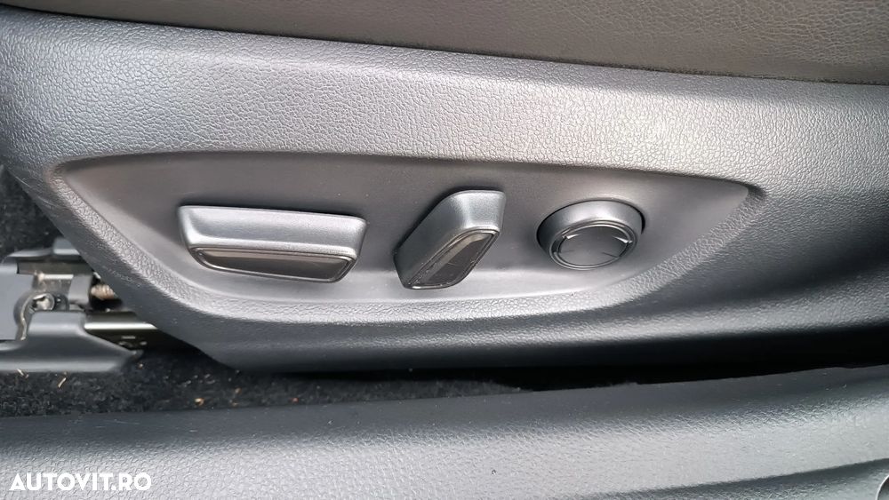 Toyota Camry 2.5 Hybrid Exclusive - 10