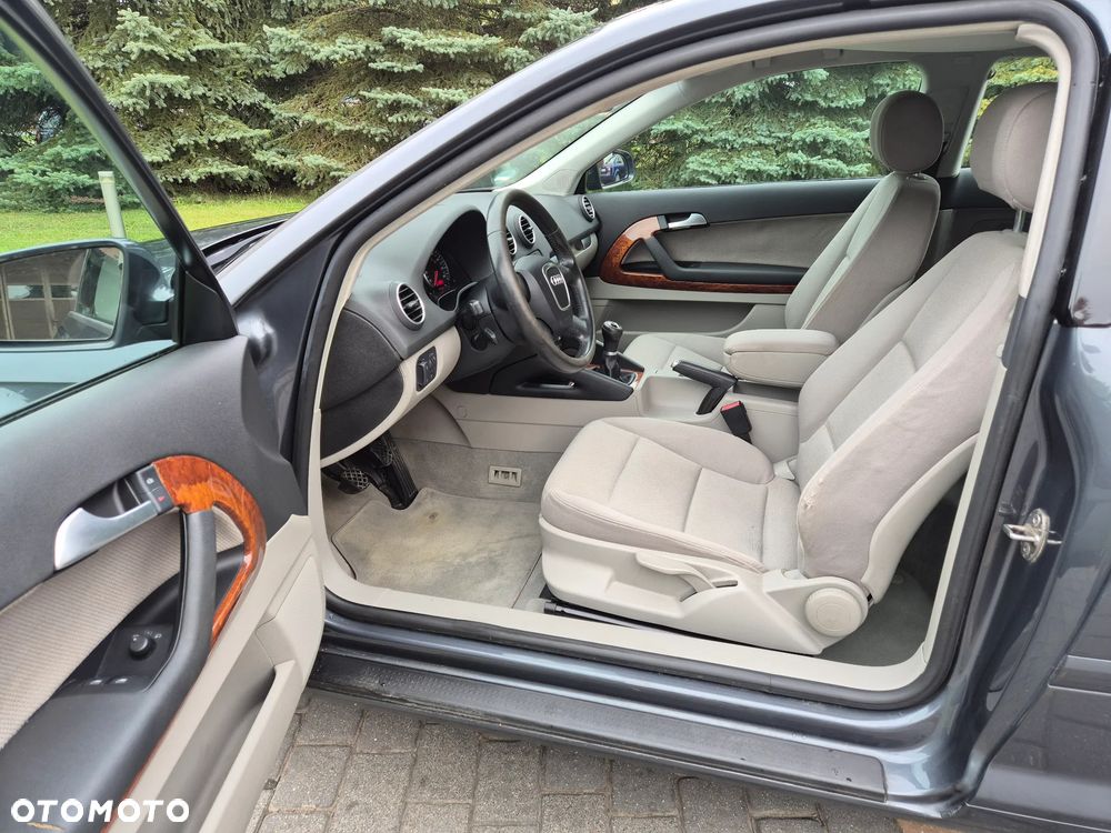 Audi A3 3-drzwiowe 1.6 Attraction - 11