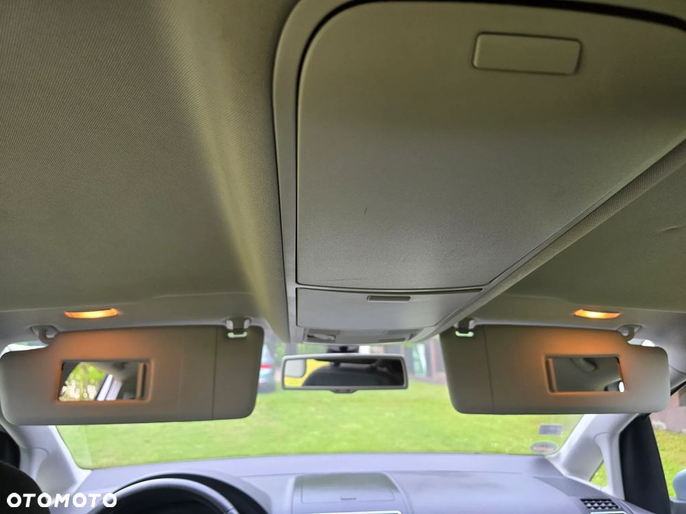 Volkswagen Touran 2.0 TDI Highline - 33