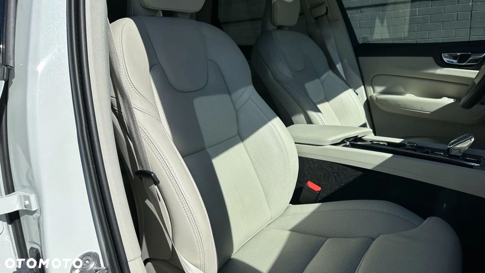 Volvo XC 60 B6 B AWD Momentum - 21