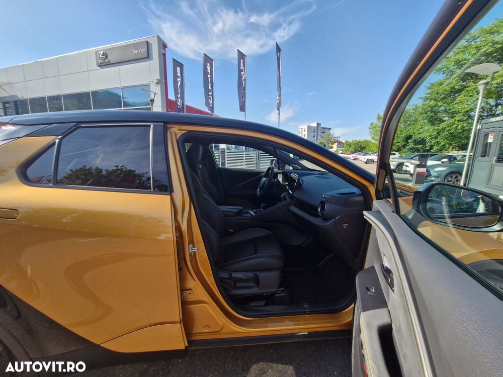 TOYOTA C-HR 2023 — imagine 9