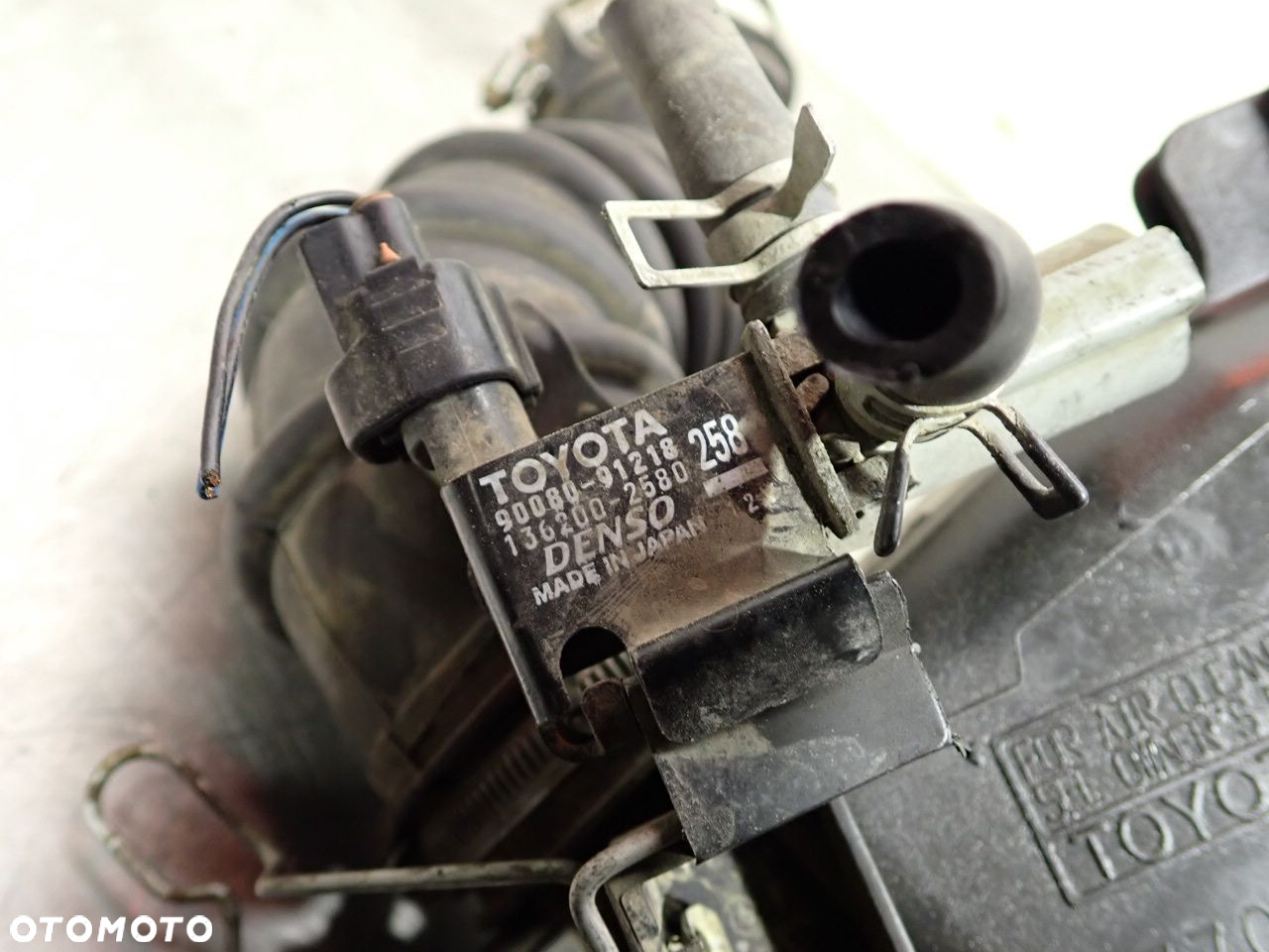 PRZEPŁYWOMIERZ POWIETRZA TOYOTA COROLLA E12 - 8