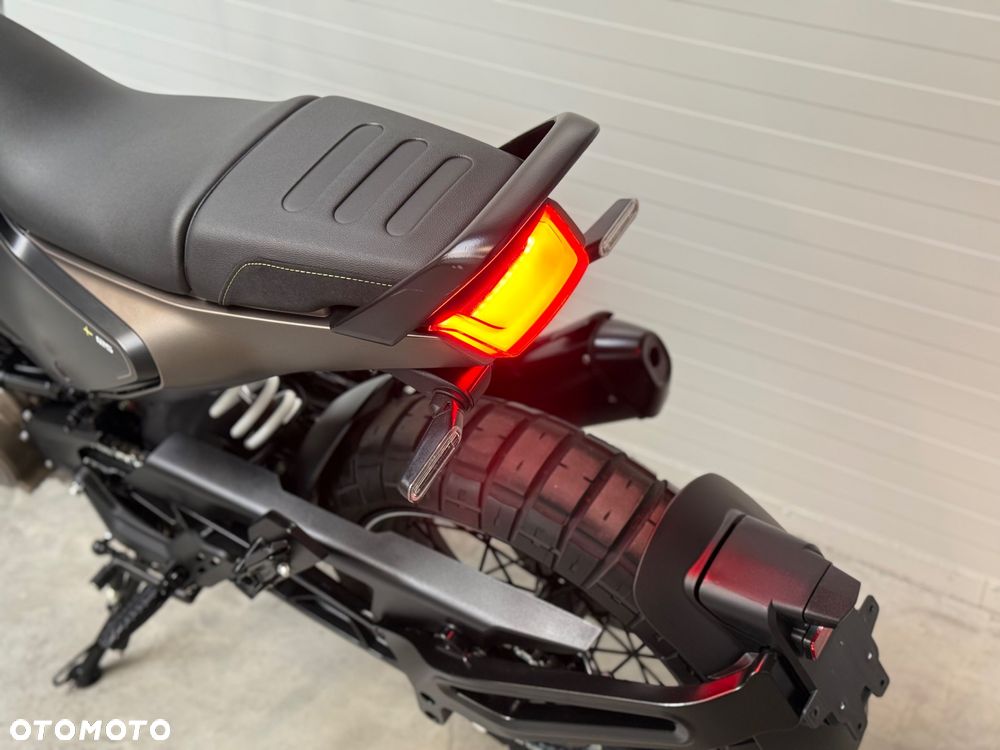 Husqvarna Svartpilen - 35