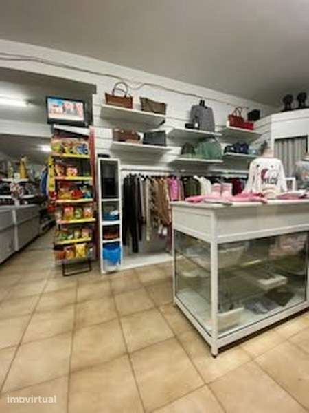 Trespassa-se loja comercial em Aradas - Grande imagem: 4/15