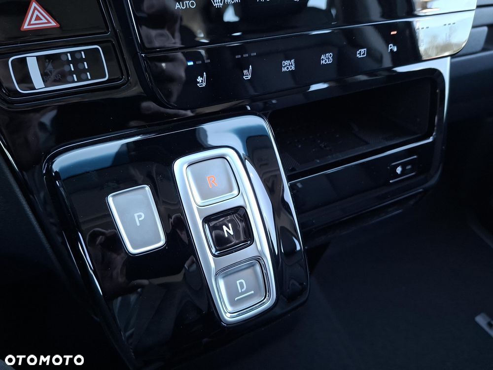 Hyundai Staria 1.6 T-GDI HEV Smart VIP - 26