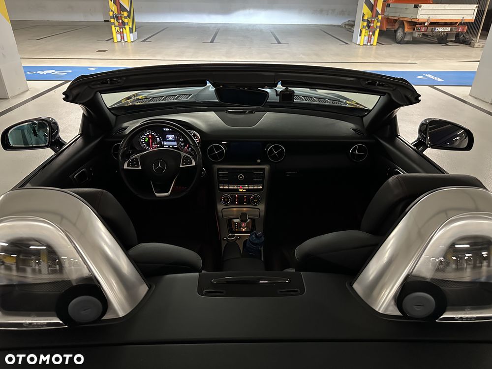 Mercedes-Benz SLC - 18
