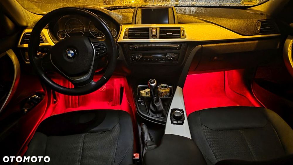 BMW Seria 3 320i Modern Line - 19