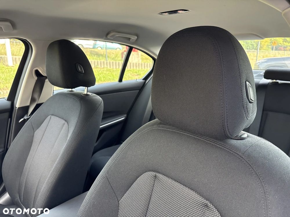 BMW Seria 3 318i - 13