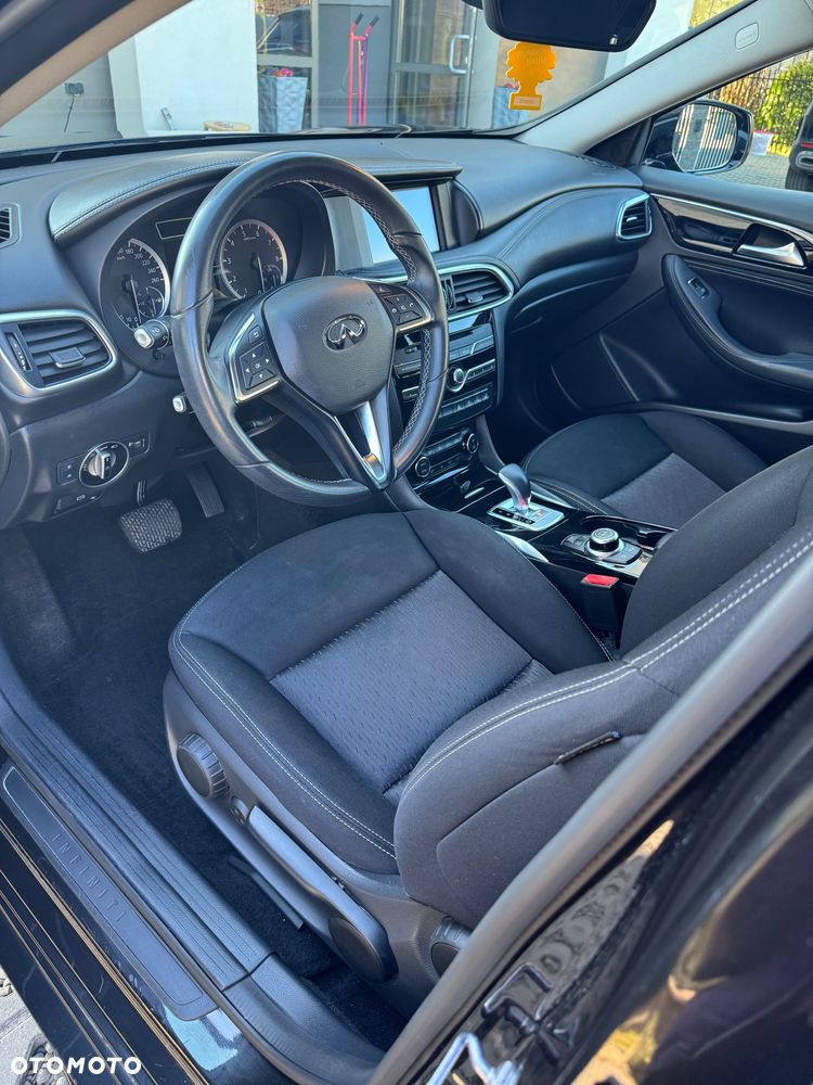 Infiniti Q30 1.6t Sport 7DCT - 7