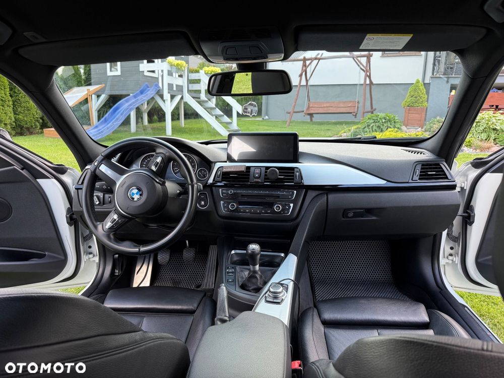 BMW Seria 3 328i Sport Line - 11