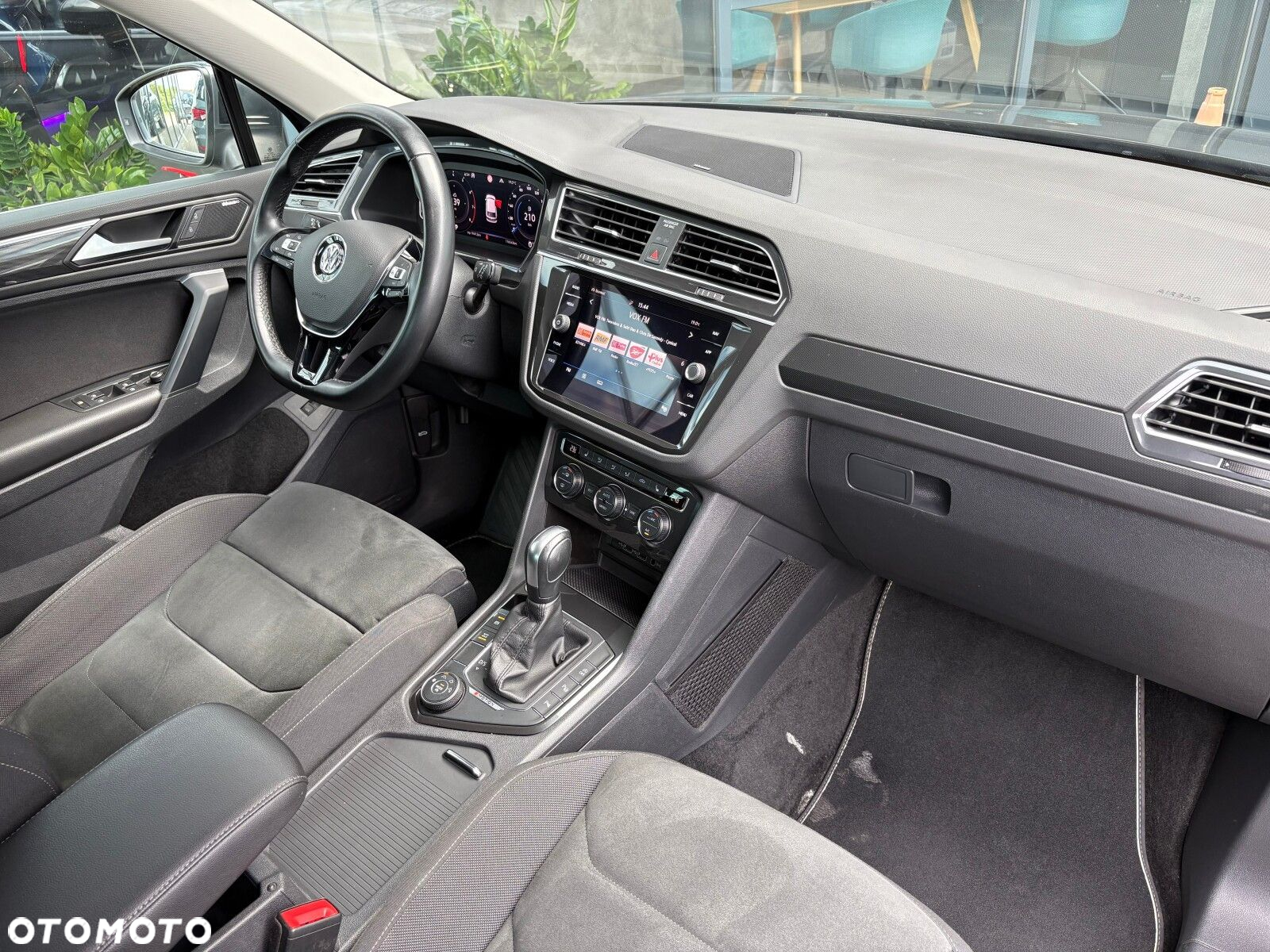 Volkswagen Tiguan - 16