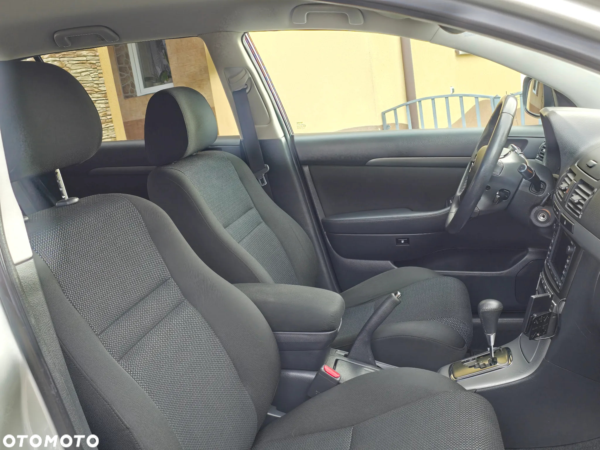 Toyota Avensis 2.0 VVT-i Automatik Executive - 28