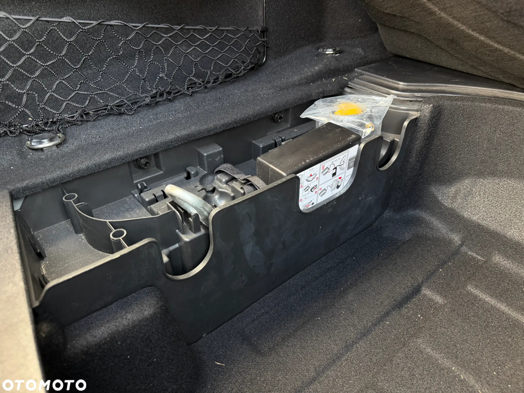 Mercedes-Benz Klasa E 200 CGI BlueEFFICIENCY Automatik Avantgarde - 17