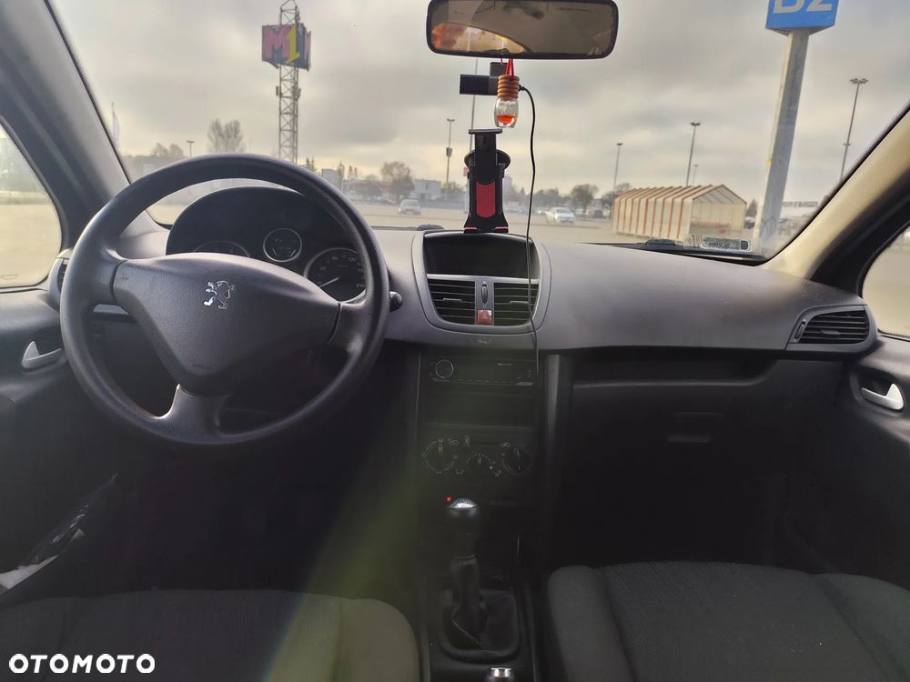 Peugeot 207 1.4 16V Presence - 11