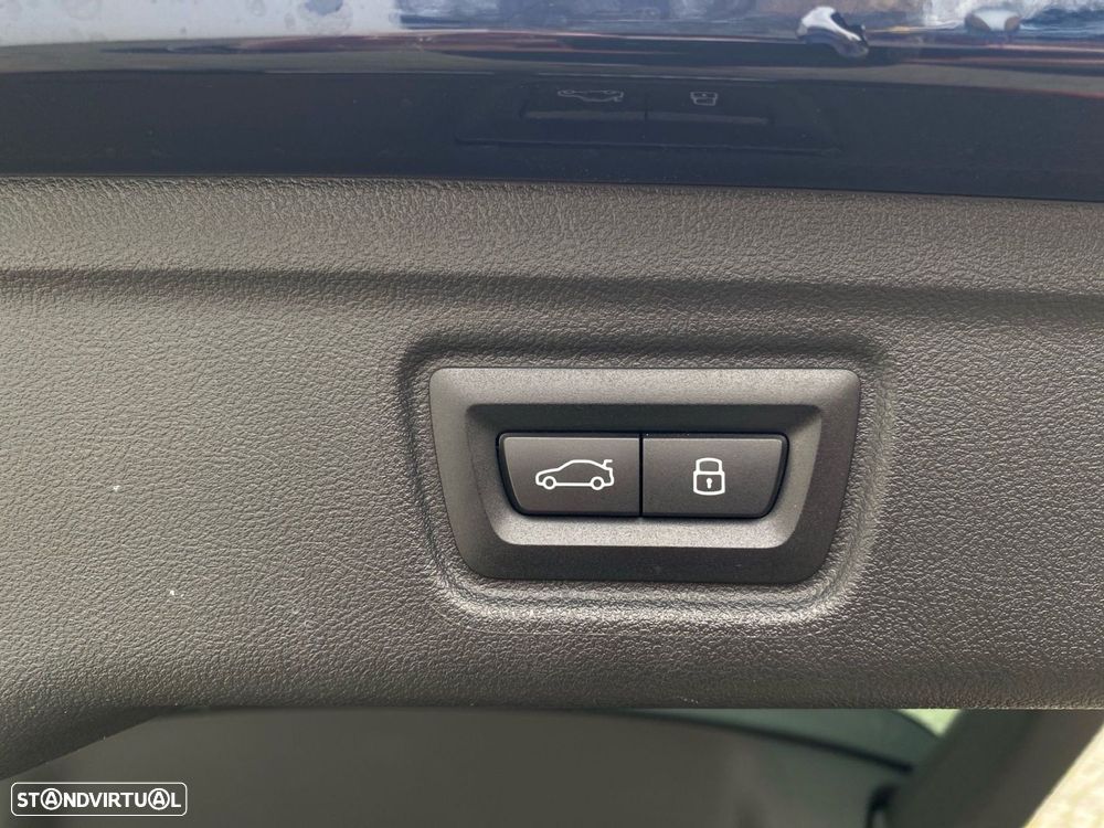 BMW 320 d Pack Desportivo M Auto - 19