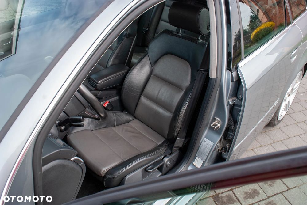 Audi A4 Avant 2.0 TDI DPF quattro - 12