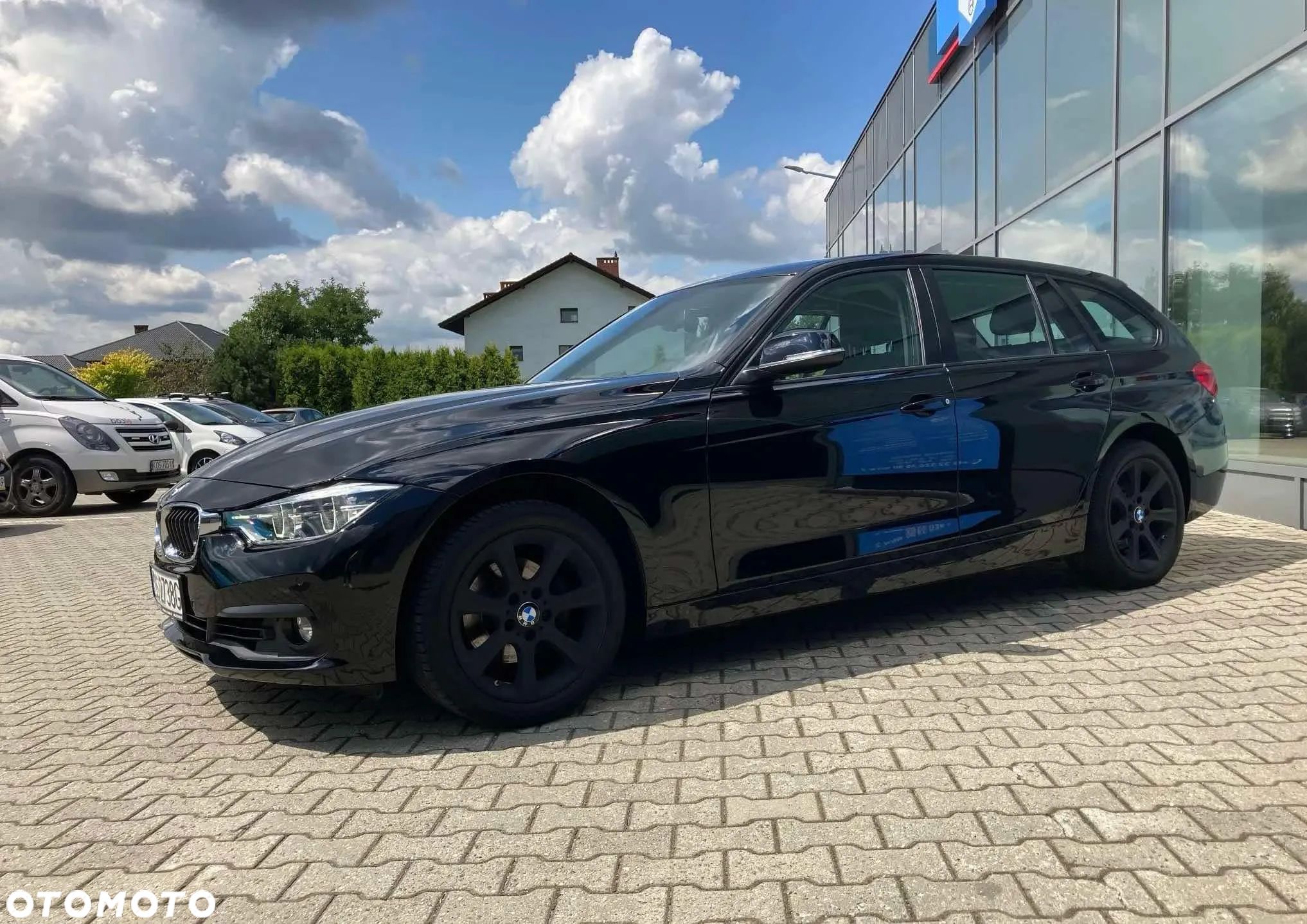 BMW Seria 3 318i Touring - 1