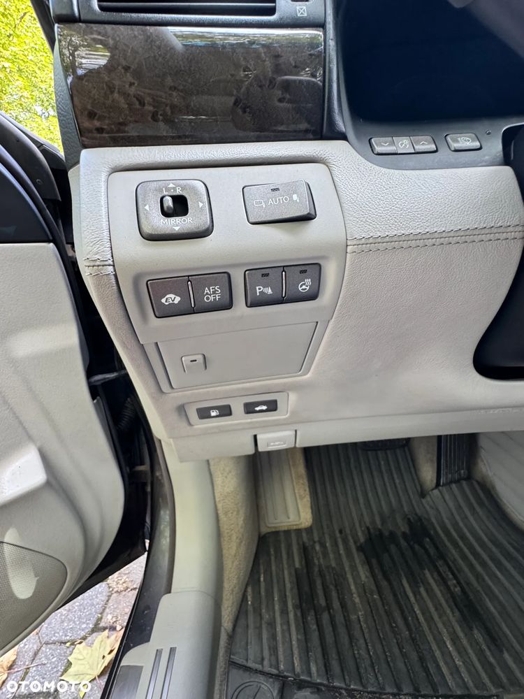 Lexus LS 600h Prestige - 34