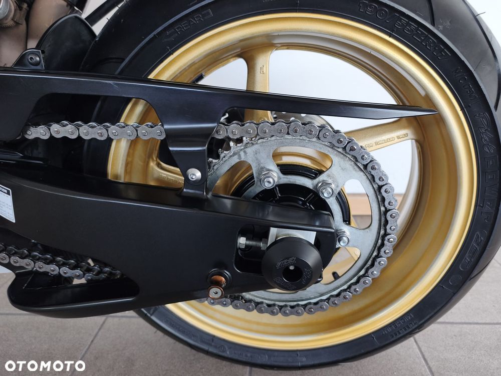 Yamaha R1 - 16