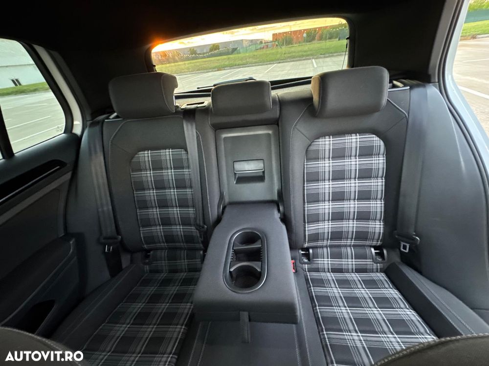 Volkswagen Golf - 9