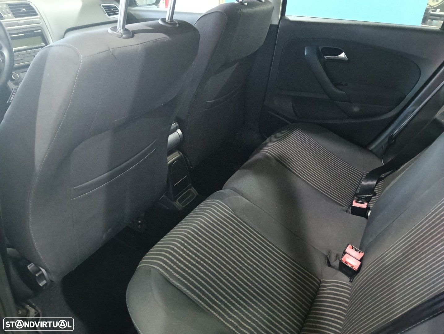 VW Polo 1.6 TDI Hightine DSG - 14