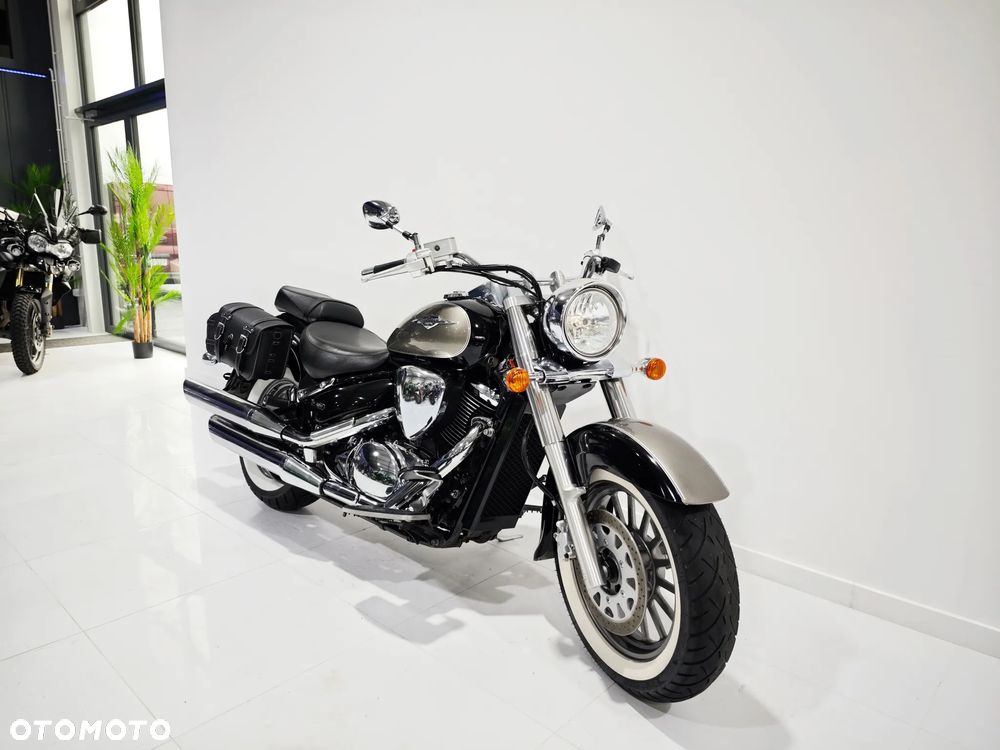 Suzuki Intruder - 3