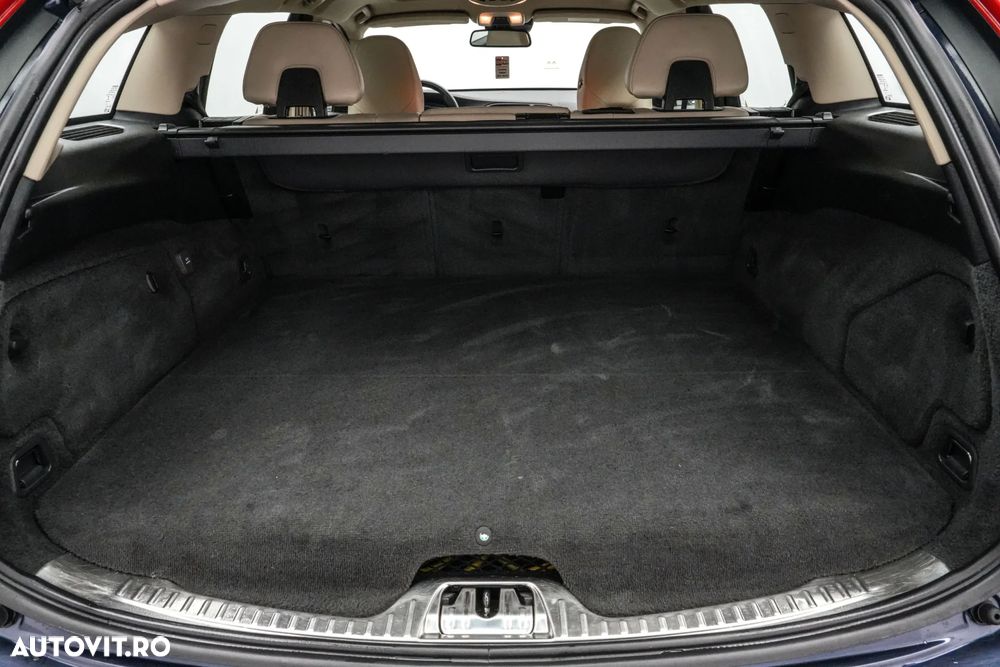 Volvo V60 D5 Summum - 24