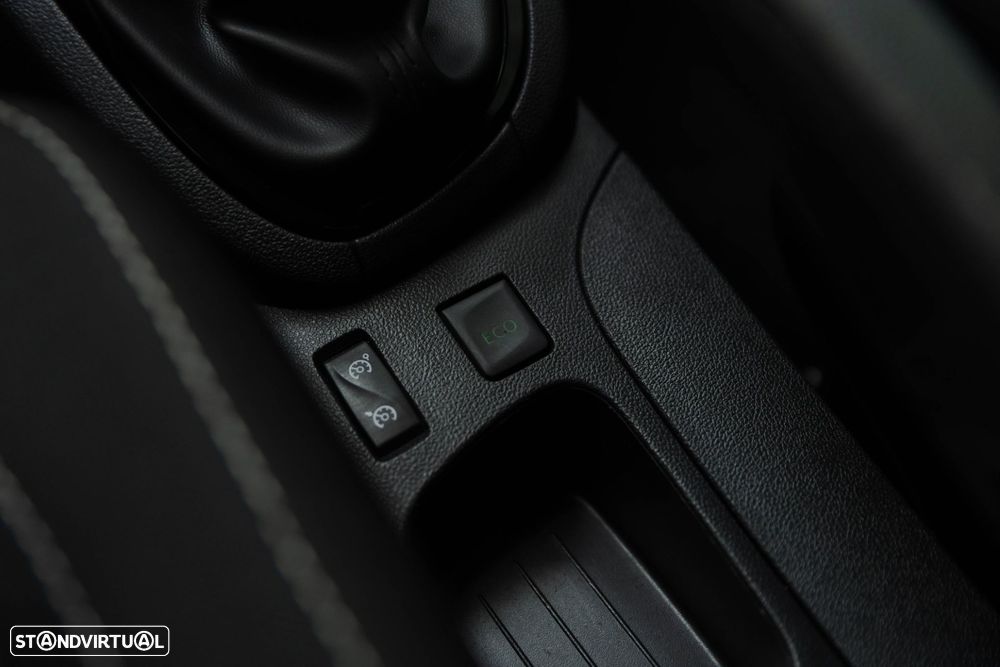 Renault Clio 0.9 TCe Limited Bi-Fuel - 27