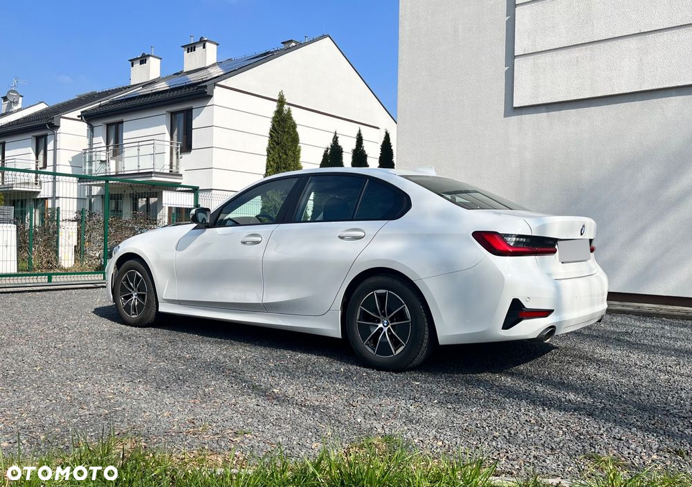 BMW Seria 3 318i - 5