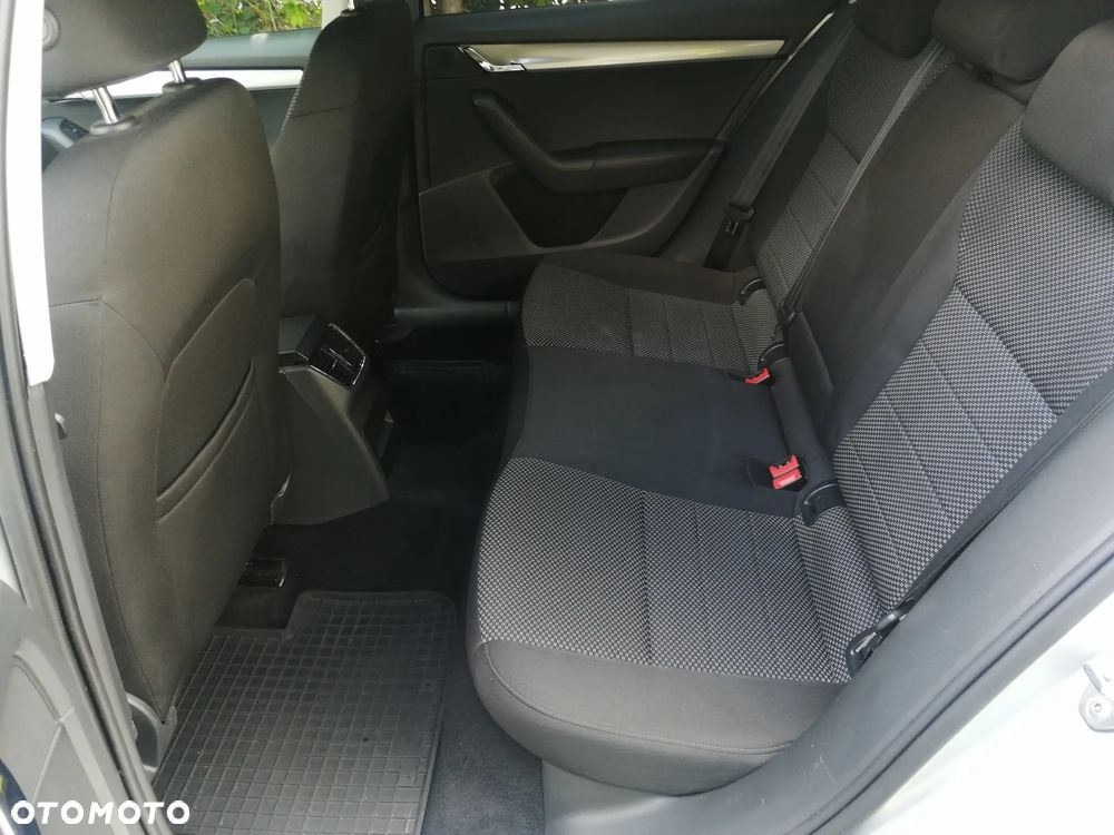 Skoda Octavia 1.6 TDI Style DSG - 25