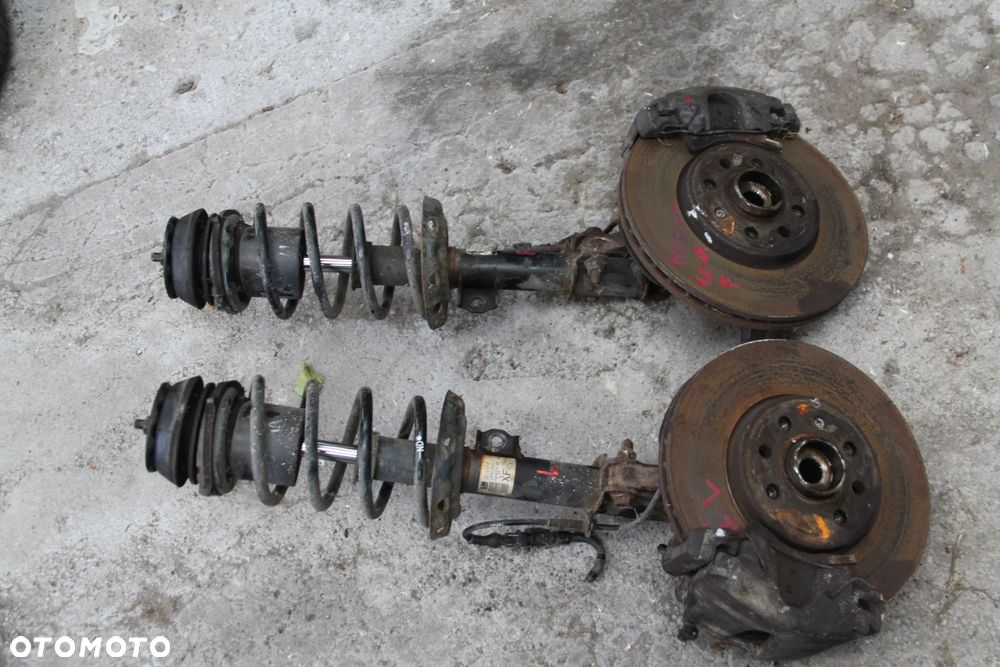 MCPERSON AMORTYZATOR Zwrotnica PRZÓD LEWY LUB PRAWY  OPEL Meriva A 1,6 16V - 2