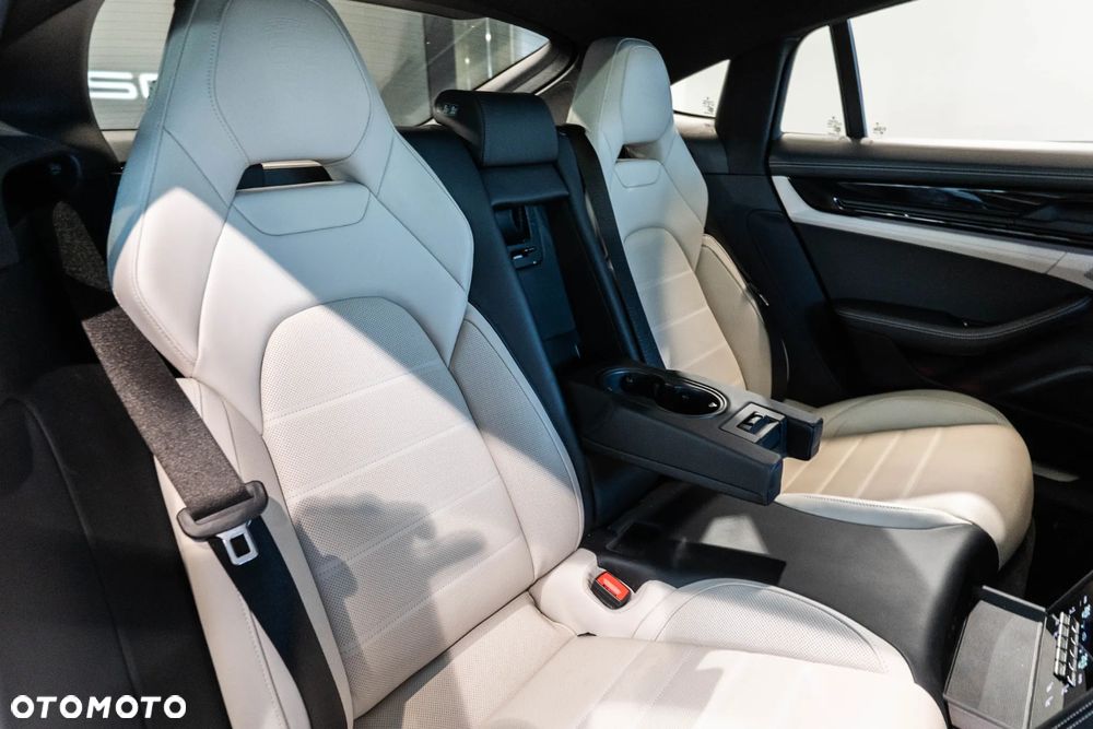Porsche Panamera 4S E-Hybrid PHEV - 30
