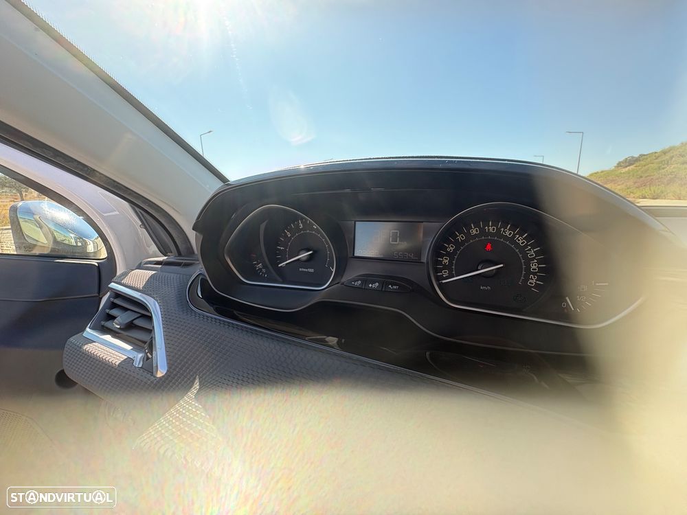 Peugeot 2008 1.2 PureTech Style - 30