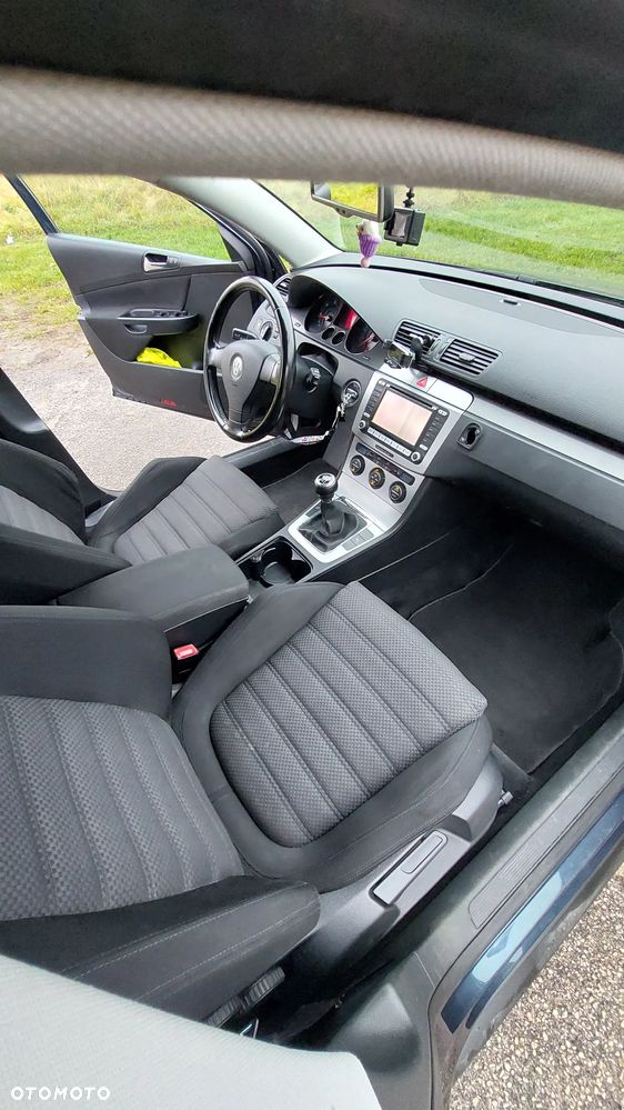 Volkswagen Passat 2.0 TDI DPF Comfortline - 18