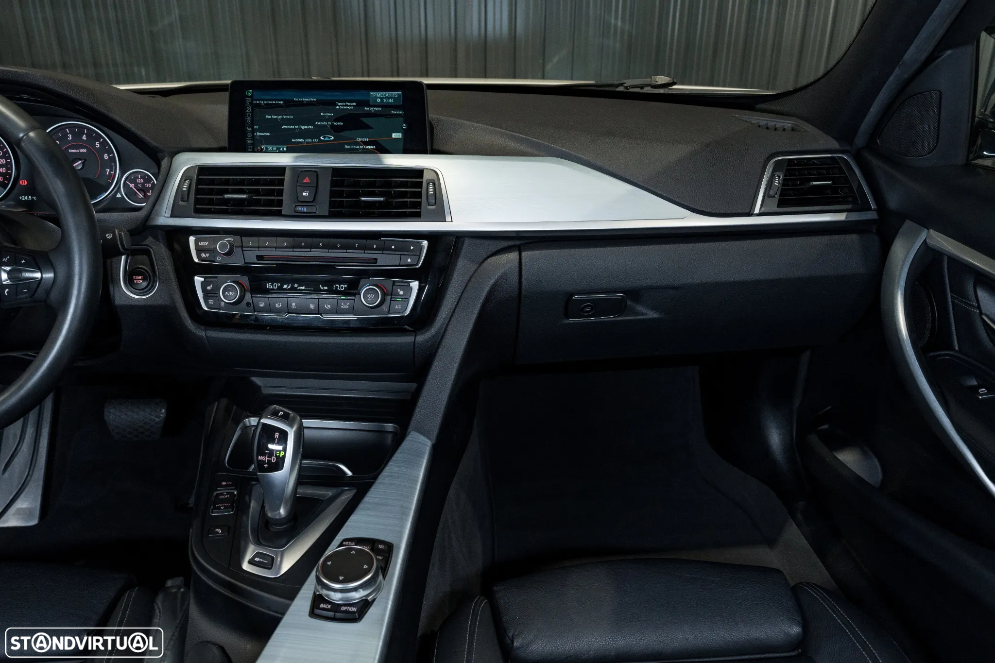 BMW 330 e iPerformance Pack M - 8