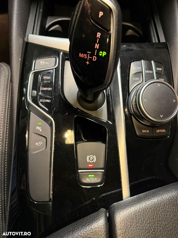 BMW Seria 5 520d Aut. Sport Line - 7