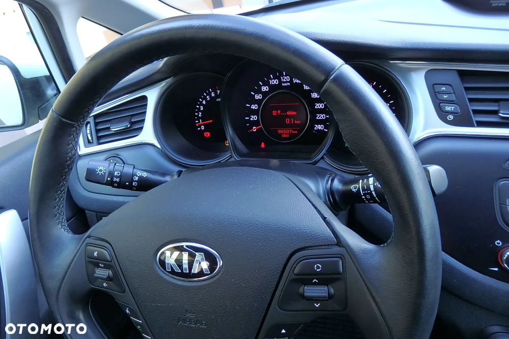 Kia Ceed - 10