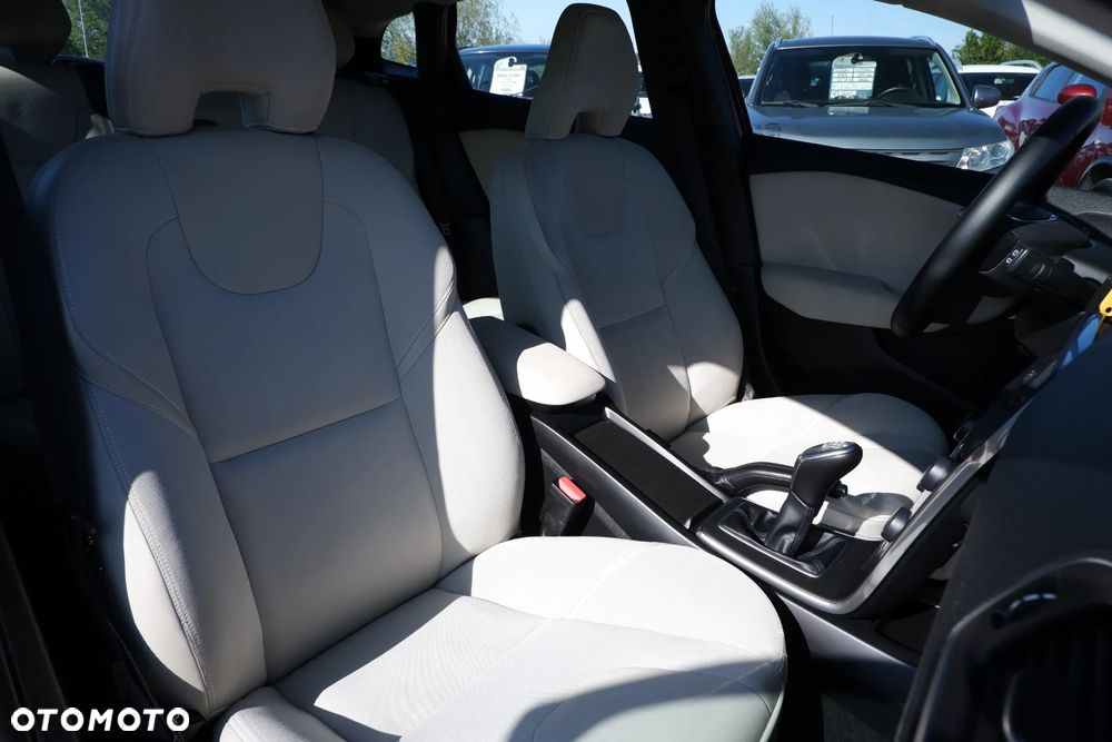 Volvo V40 D2 Momentum - 11