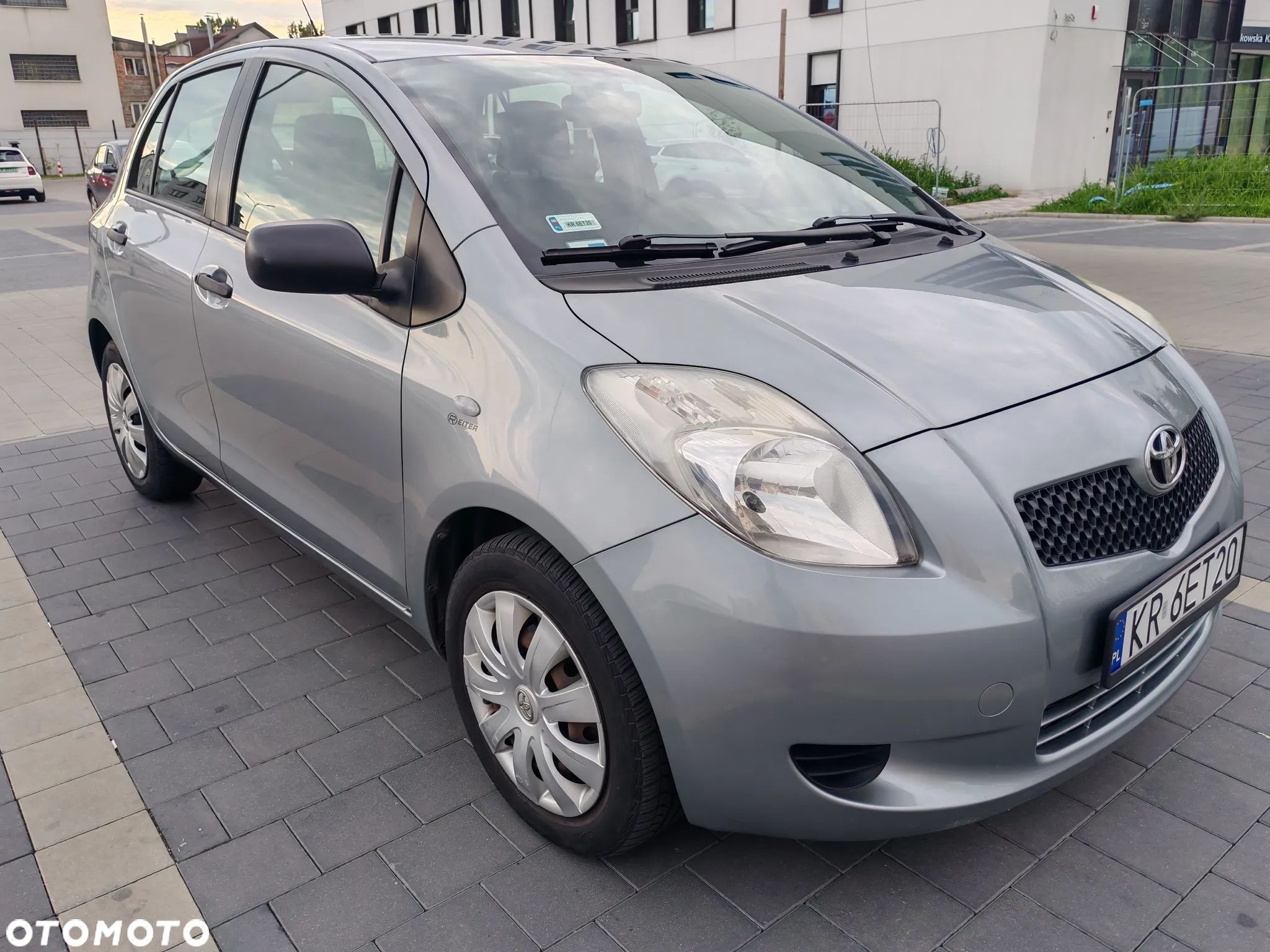 Toyota Yaris 1.3 VVT-i Cool - 1