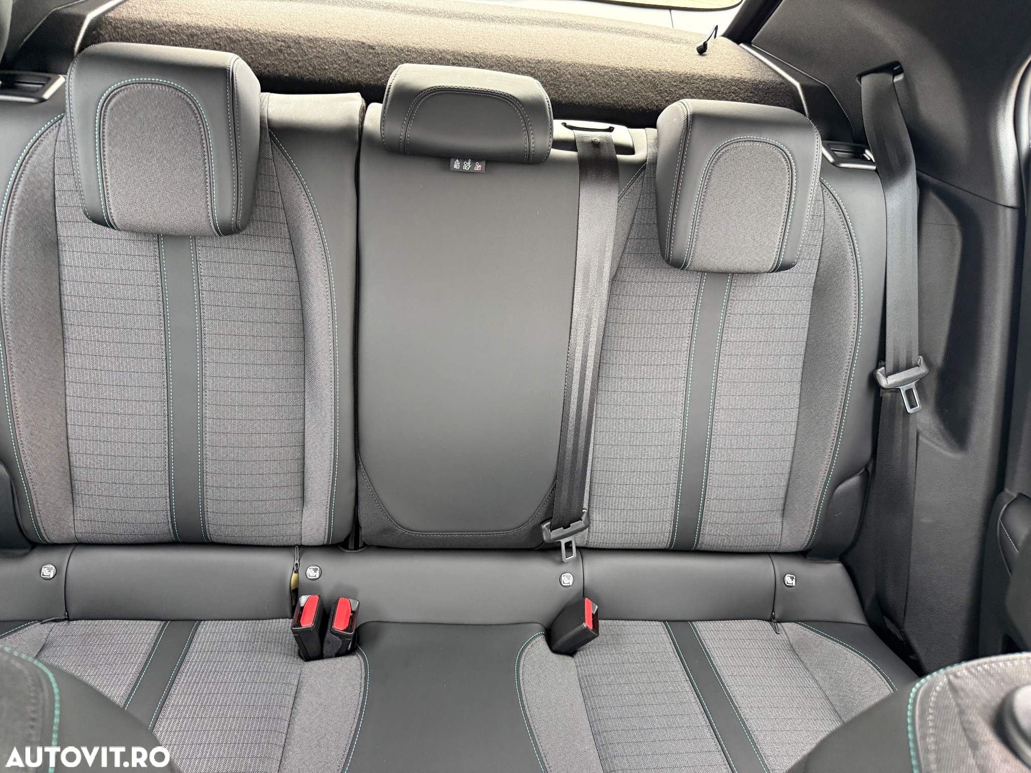 Peugeot 2008 BlueHDi 130 EAT8 Allure Pack - 31