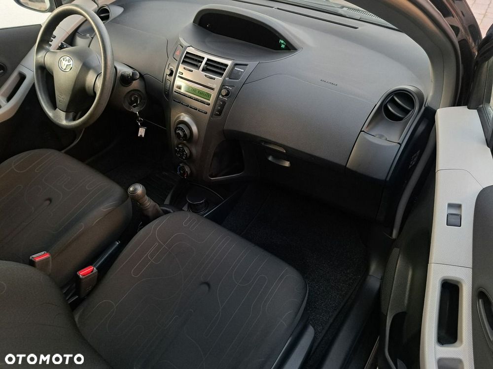 Toyota Yaris - 12