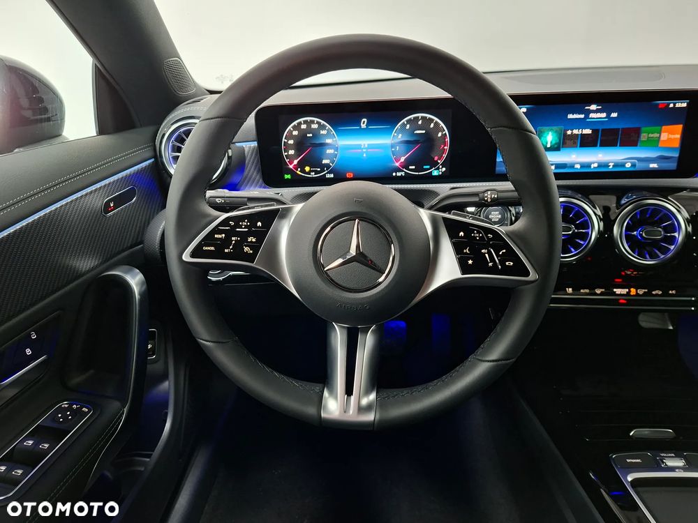 Mercedes-Benz CLA 220 4-Matic Progressive 7G-DCT - 2