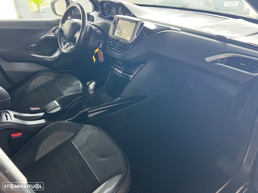 Peugeot 2008 1.2 PureTech Allure - 18