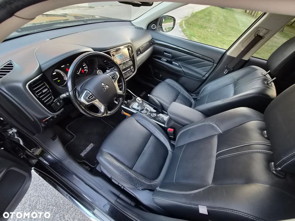 Mitsubishi Outlander - 24