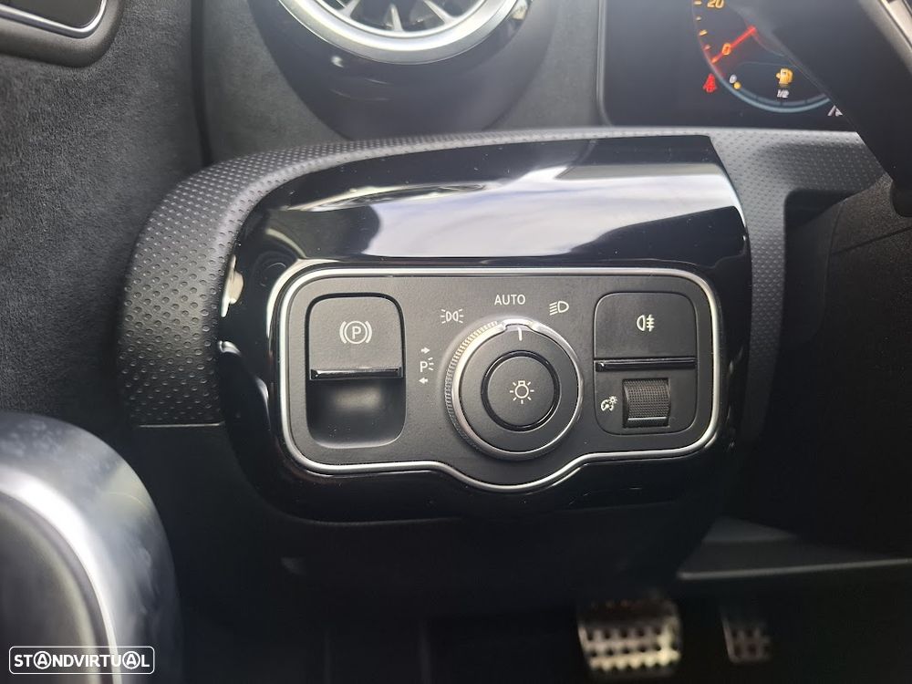Mercedes-Benz A 200 7G-DCT AMG Line - 37