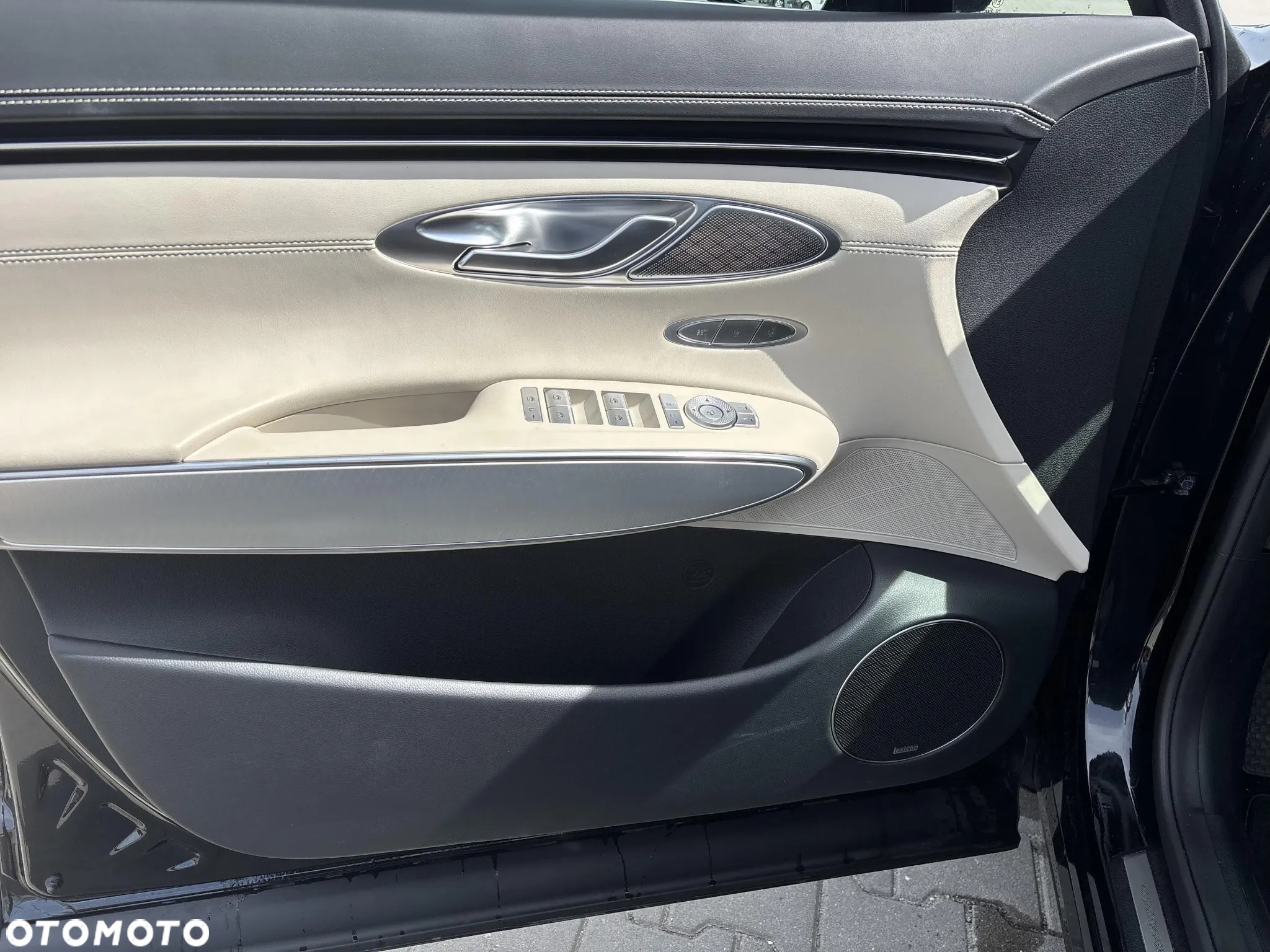 Genesis GV70 2.5T AWD AT8 Luxury Line - 10