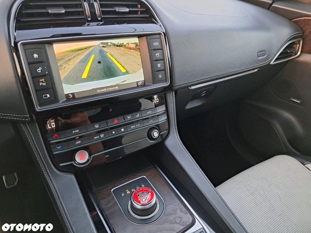 Jaguar F-Pace - 19