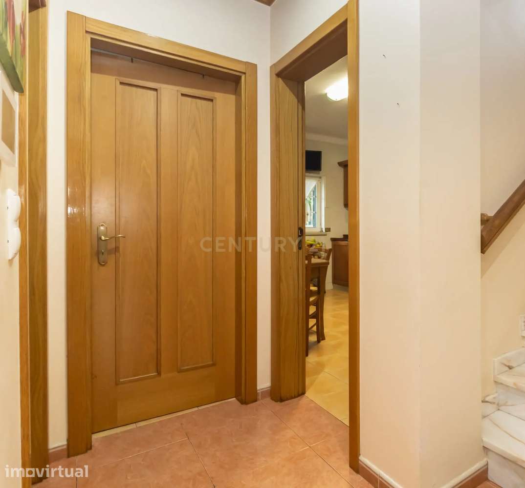 “Uma casa para viver — Moradia T4 Isolada com Jardim - Garagem - Terra - Grande imagem: 5/57