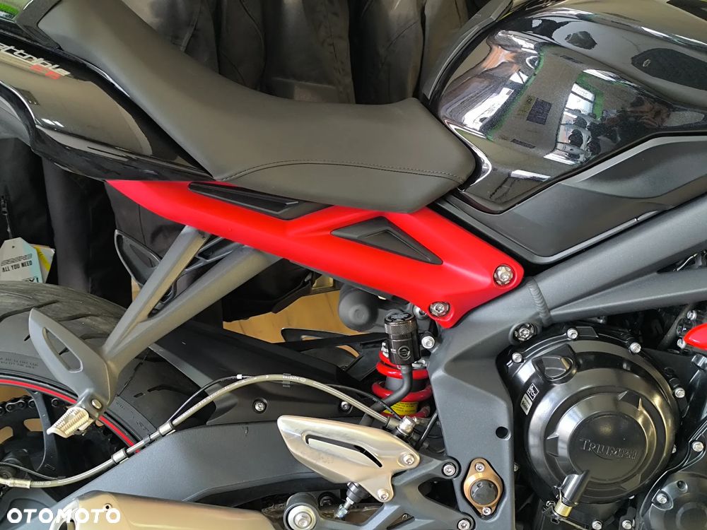 Triumph Street Triple - 13