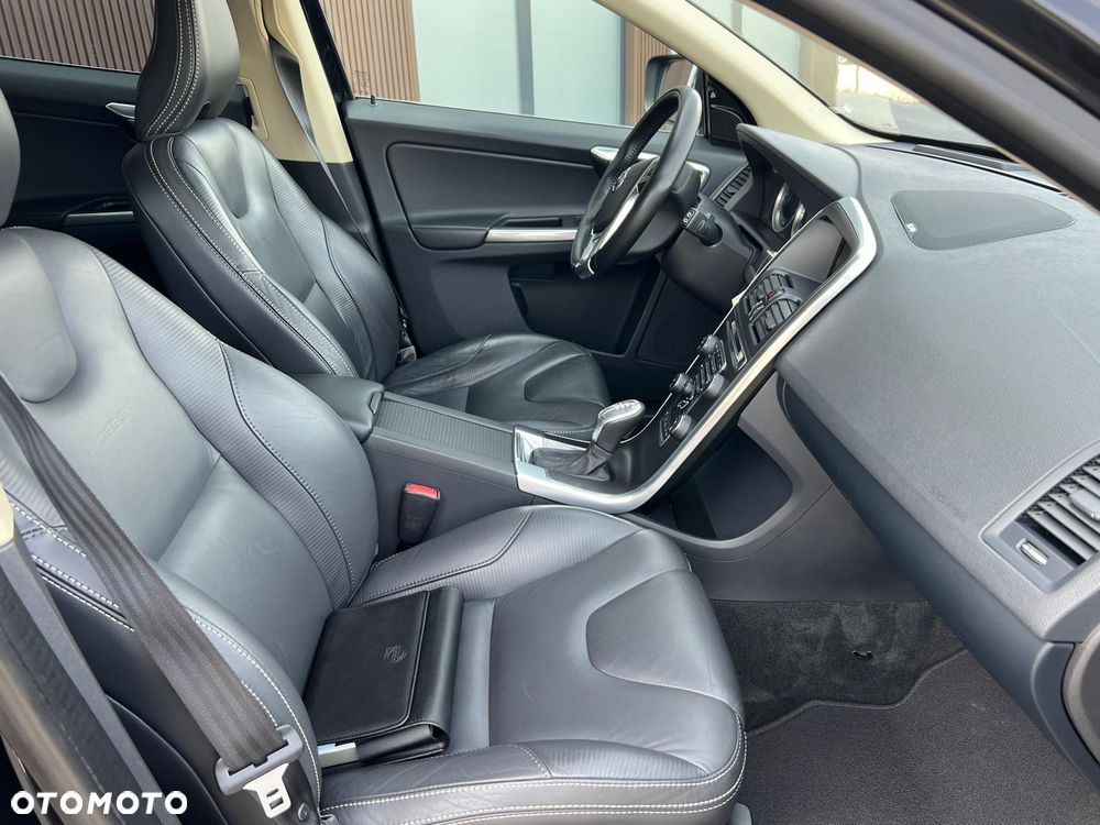 Volvo XC 60 D4 AWD R-Design Kinetic - 14